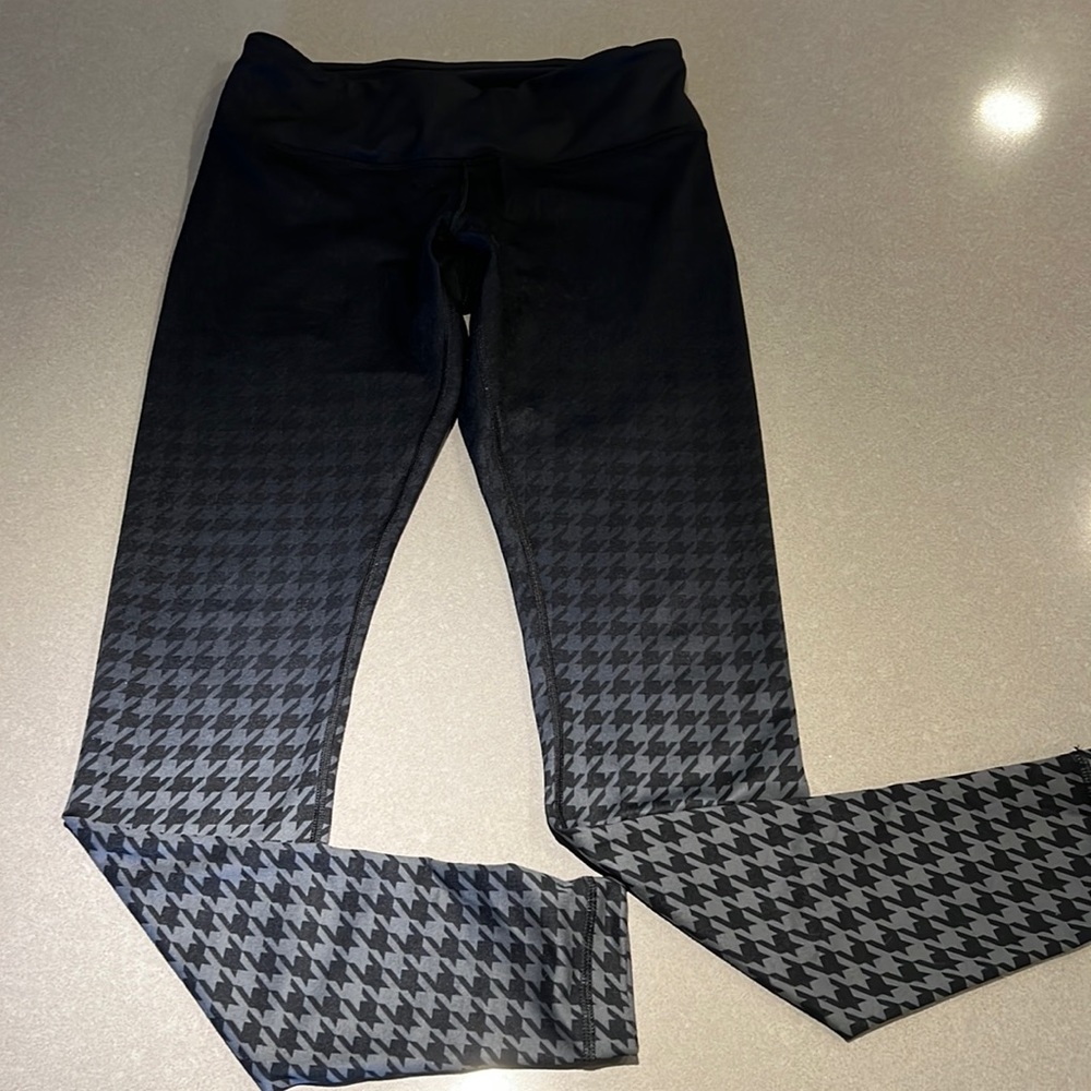 Like new - worn once - Lululemon black/gray checkered leggings - size 8